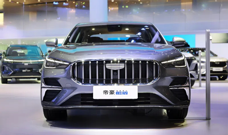 На Пекинском автосалоне 2026&nbsp;года компания Geely Auto представила гибридный седан Emgrand i?HEV пятого поколения