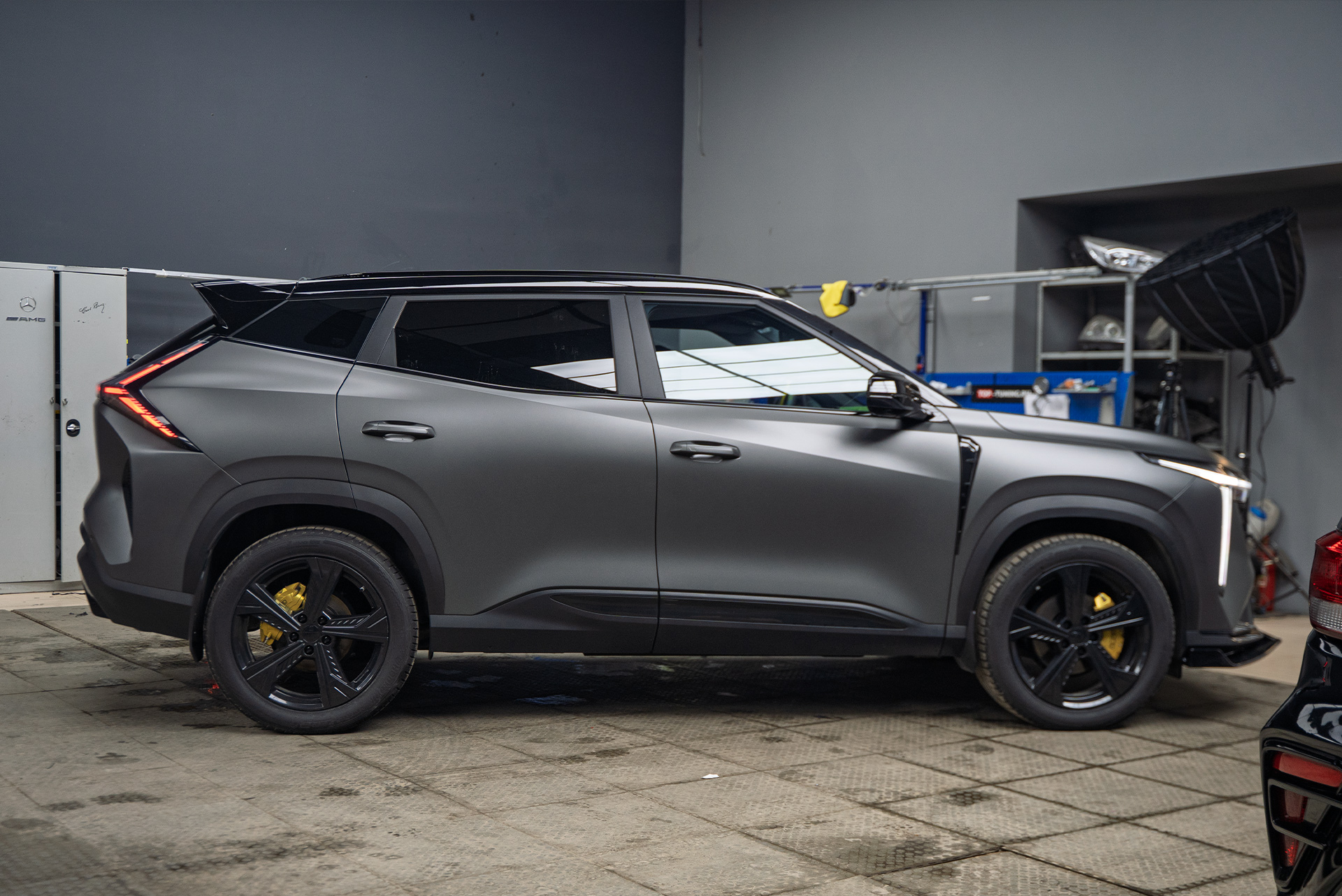 111629 Монтаж полного комплекта электронного выхлопа THOR для Geely Cityray