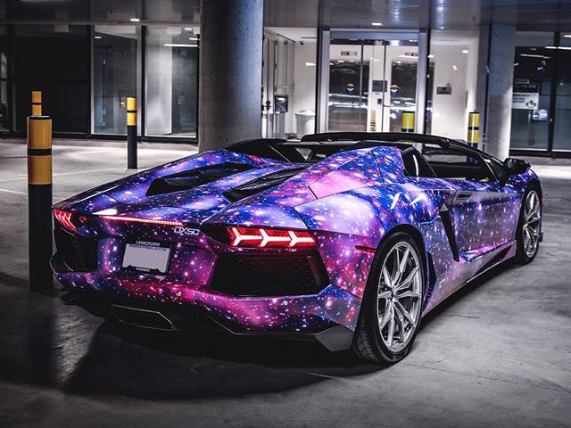 Lamborghini Aventador в галактическом виниле