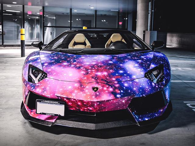Lamborghini Aventador в галактическом виниле