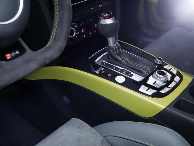 Audi представил RS4 Avant в зеленом цвете