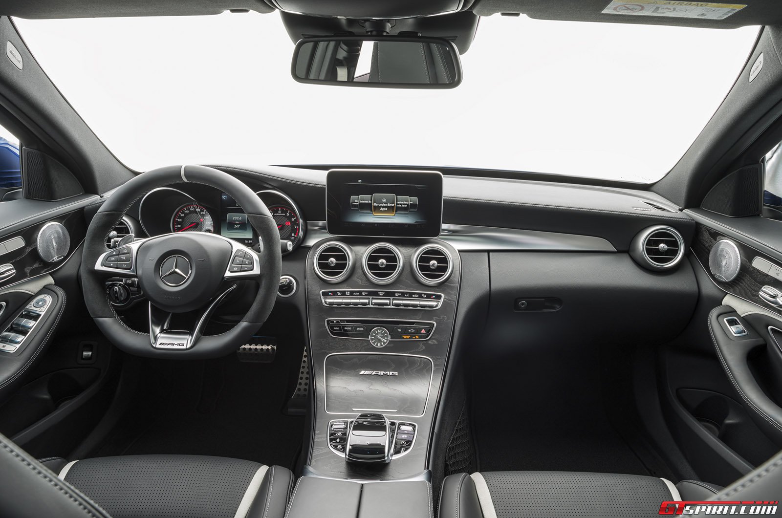 Mercedes Benz C-Class Coupe будет выпущен в декабре 2015