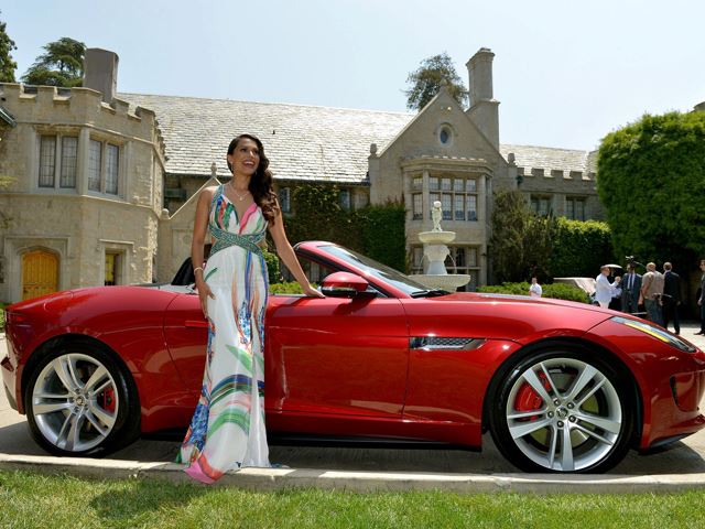 Девушка Года получила Jaguar F-Type 2014