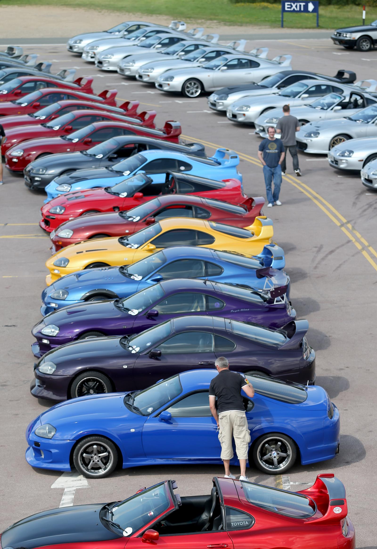 Машины разных марок. Много машин. Очень много машин. Много машин. Включи машины где много.