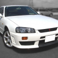 Пластиковый капот OEM на Nissan Skyline R34