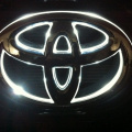 Светодиодная вставка под эмблему LED на Toyota