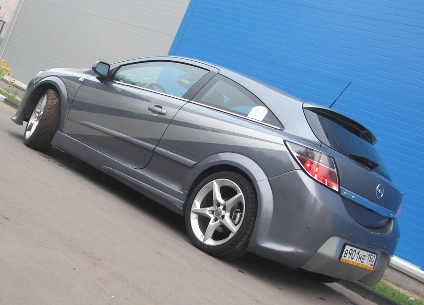 Opel Astra GTC 2008 обвес