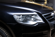 Стекла для замены штатных стекол фар Volkswagen Touareg первого поколения c 2007 по 2010 года выпуска. 