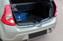Накладка на порожек багажника Renault Sandero