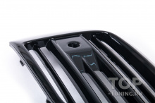 Черные вставки R-Design в передний бампер Вольво ХС60 (2017—2020)