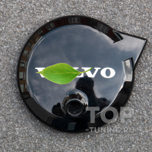 Черная эмблема с отверстием под камеру и радар для решеток радиатора Volvo. Технические характеристики и фото