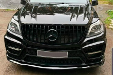 Полностью черная решетка для тюнинга Mercedes GL X166. С заглушкой под камеру и креплениями