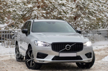 Черная решетка радиатора R-Design для Volvo XC60 II (17-21)  купить в Топ-тюнинг. цена