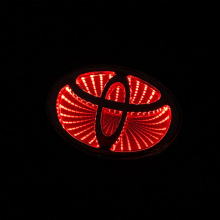 Светодиодная LED эмблема c подсветкой красного цвета для Тойота Цена за 1 шт. | Размер на выбор | Пластик