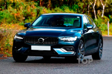 13673 Черная решетка радиатора Inscription для Volvo S60 / V60 (2018+)