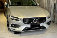 13673 Черная решетка радиатора Inscription для Volvo S60 / V60 (2018+)