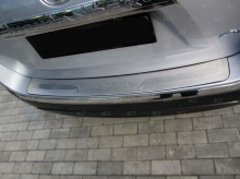 Защитный молдинг на задний бампер Тойота Хайлендер (2010-2014) из нержавеющей стали Нержавеющая сталь | Монтаж на двухсторонний скотч