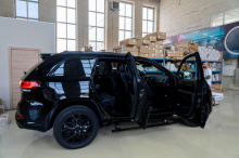 Выдвижные электроподножки для Джип Гранд Чероки WK2 (2013–2022) с управлением через смартфон Комплект 2 шт. | Нагрузка до 200 кг | Производство Корея | Датчик Холла | Автоматический режим + мобильное приложение 