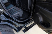 Выдвижные электроподножки для Джип Гранд Чероки WK2 (2013–2022) с управлением через смартфон Комплект 2 шт. | Нагрузка до 200 кг | Производство Корея | Датчик Холла | Автоматический режим + мобильное приложение 