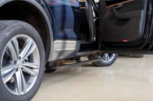 Выдвижные электроподножки для Фольксваген Туарег III поколения (2018–2023) Комплект 2 шт | Нагрузка до 200 кг | Производство Корея | Датчик Холла | Автоматический режим + управление через смартфон