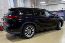 Выдвижные электроподножки для Тойота Хайлендер U70 (2019+) Комплект 2 шт | Нагрузка до 200 кг | Производство Корея | Датчик Холла | Автоматический режим + управление со смартфона