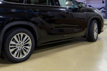 Выдвижные электроподножки для Тойота Хайлендер U70 (2019+) Комплект 2 шт | Нагрузка до 200 кг | Производство Корея | Датчик Холла | Автоматический режим + управление со смартфона