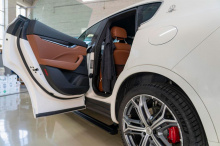 Выдвижные электроподножки для Мазерати Леванте (2016+) Комплект 2 шт | Нагрузка до 200 кг | Производство Корея | Датчик Холла | Автоматический режим + управление со смартфона