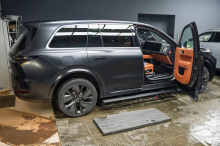 13829 Электрические выдвижные пороги — тюнинг Lixiang