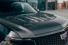 Капот Esthete для Кадиллак Эскалейд 5 2024+ рестайлинг — Ларте Дизайн Премиум | Штатная установка | Натуральный карбон или окрашеный базальт | Оригинал | Эмблемы - Щит Larte в комплекте