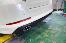 Накладка на задний бампер под двойную выхлопную систему - от официального поставщика дополнительного оборудования Мобис. Тюнинг Киа Оптима.