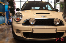 Тюнинг-оптика для Мини Купер - дополнительные фары дневного света.