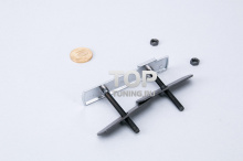 Шильдик - эмблема, на болтах в решетку радиатора - S Line AUDI. Размер - 90*17 мм. Хромированный, металл. 