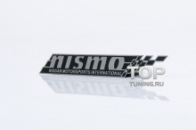 Никелевый шильд с двухсторонним скотчем - Модель Нисмо - Тюнинг Ниссан. Размер 120 * 15.