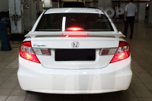 9982 Спойлер Modulo со стоп сигналом на Honda Civic 9