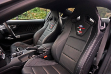 Интерьер Sutton CS800 получил новые сиденья Ford Performance Recaro.
