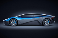 Под капотом Elextra EV установлены два электродвигателя, которые распределяют крутящий момент на все четыре колеса в отдельности. Автомобиль имеет комбинированную полностью электрическую мощность приблизительно 680 лошадиных сил и разгон от 0 до 100 