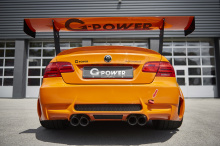 Первое, что стоит заметить в автомобиле, это его цвет: яркий оранжевый кузов, которое улучшает спортивную природу машины, а также способствует его агрессивному и уникальному стилю.  