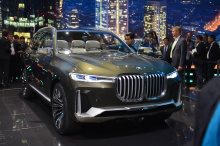 BMW Concept X7 iPerformance официально представлен на Франкфуртском автосалоне 2017.