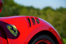 Новые накладки на пороги напоминают нам о знаменитом Ferrari 360.