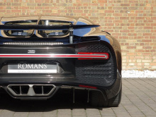 Что касается производительности, Bugatti имеет разгон 0-100 км/ч 2,5 секунды, 0-200 км/ч - 6,5 секунд, 0-300 км/ч - 13,6 секунды и максимальную скорость 440 км/ч. Первоначальный владелец, вероятно, заплатил за него в районе 2,5 млн. фунтов стерлингов