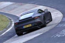 Мощность будет исходить от 5,2-литрового двухцилиндрового V12 Aston Martin, а не от V8, который, как ожидается, будет находиться в новом Vanquish и недавно представленном DB11. Двигатель рассчитан на 600 лошадиных сил в DB11, но будет поставлять знач