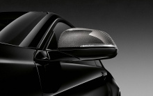 BMW M2 Edition Black Shadow получает комплект сапфировых черных дисков размером 19 дюймов с черными центрами с Y-спицами. Зеркала выполнены из карбоновой стали, а решетка имеет отделку черного цвета. Задний диффузор сделан из карбона, а черная хромир
