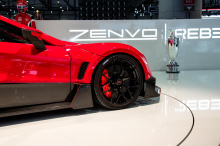 Основным обновлением является увеличение мощности. 5,8-литровый двухцилиндровый V8 Zenvo производит ошеломляющие 1,177 л.с. и 1100 Нм крутящего момента через 7-ступенчатую коробку передач или гоночную коробку передач. Это позволяет ему разгоняться до