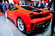 На автосалоне в Женеве Ferrari показал свой новый 488 Pista.