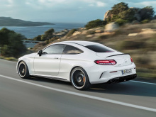 «Нет, нет, нет, нет... никогда», - рассмеялся Моэрс во время интервью с AutoGuide на Международном автосалоне в Нью-Йорке 2018, решительно осуждая использование значка Black Series на внедорожнике.