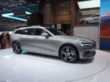 Заглядывая в будущее, Volvo рассматривает возможность добавления кабриолета и купе в свою линейку - последний, по слухам, появился после недавней регистрации товарного знака XC50. Хотя они могут стать частью диапазона Volvo в будущем, они не являются