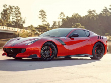 Он даже подписан известным гонщиком.