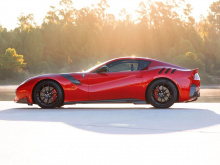 Если вы планируете купить Ferrari с двигателем V12, будьте готовы долго ждать 812 Superfast, потому что флагманский суперкар продан на следующие пять лет. Однако появилась возможность получить кое-что даже лучше - мы говорим, конечно, о его предшеств