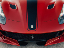 Он также окрашен в цвет «Ferrari Rosso F1 2007», который может быть сделан только на заказ и объясняет, почему он получил подпись гонщика Формулы-1. Если вам нужна подсказка, tdf имеет под капотом атмосферный 6,3-литровый V12 мощностью 769 лошадиных 
