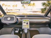 Теперь, когда у VW новый генеральный директор, Герберт Диэс, похоже, что 12-брендовый автопроизводитель вкладывает все усилия в предстоящую эпоху EV, хотя в настоящее время электро-кары составляют довольно небольшой процент доли рынка. В любом случае